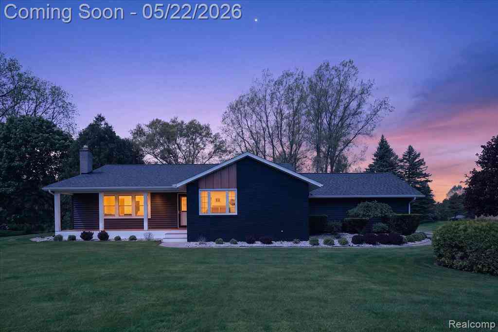 Homes For Sale - 12192 Overlook Drive <br/> Fenton, MI 48430