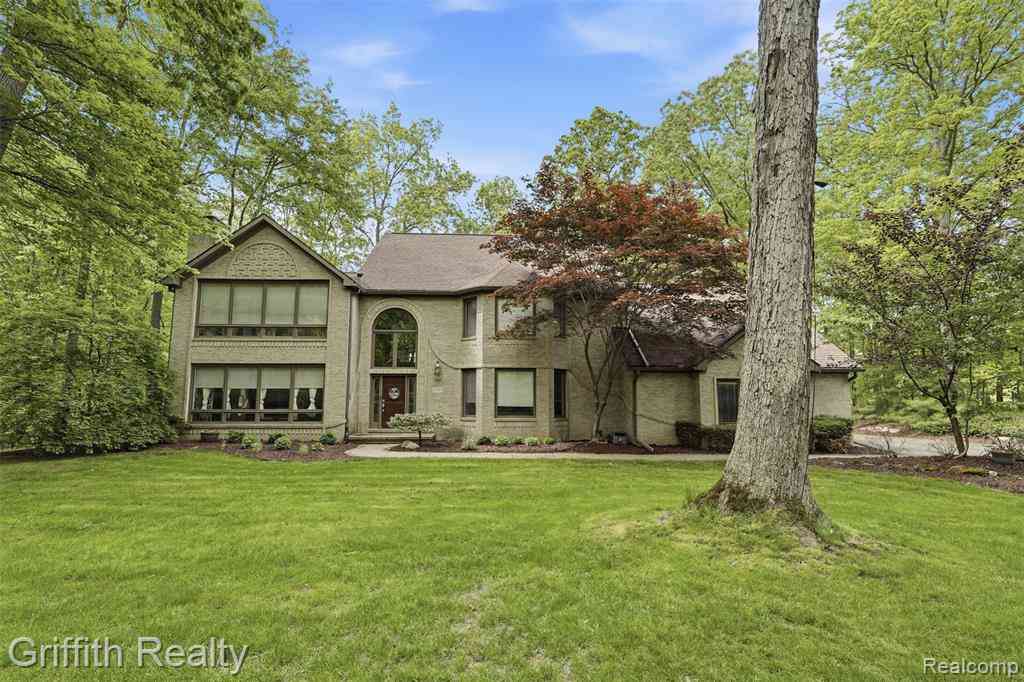 Homes For Sale - 2018 Pine Hollow Trail <br/> Brighton, MI 48114