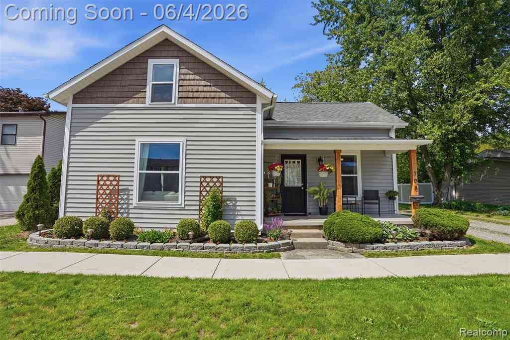 Homes For Sale - 708 Walnut Street <br/> Brighton, MI 48116