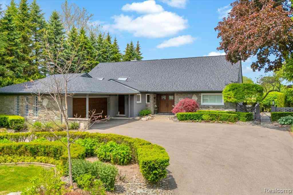 Homes For Sale - 3816 W Maple Road <br/> Bloomfield Hills, MI 48301