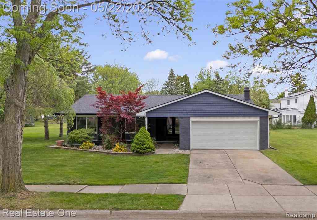 Homes For Sale - 489 Evaline Drive <br/> Troy, MI 48085