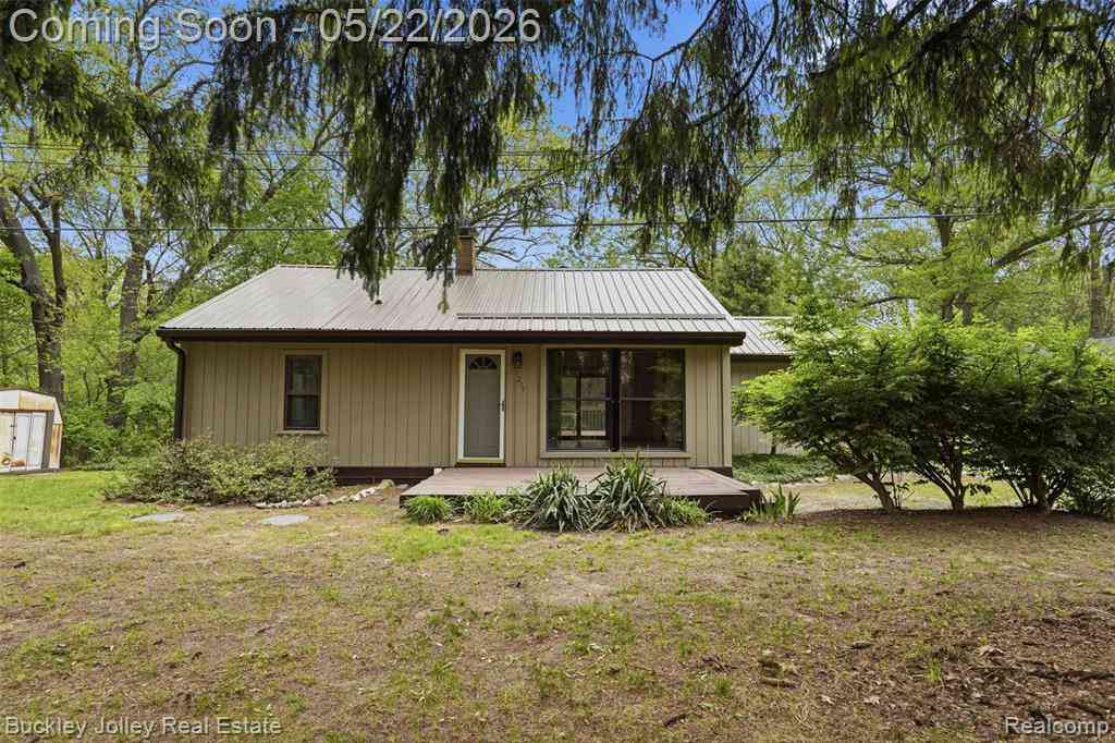 Homes For Sale - 9255 Evergreen Road <br/> Brighton, MI 48116