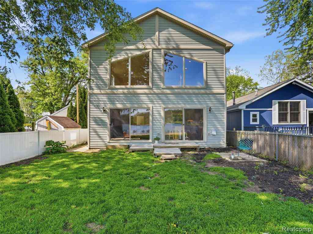 Homes For Sale - 8868 Tackles Drive <br/> Oakland County, White Lake, MI 48386
