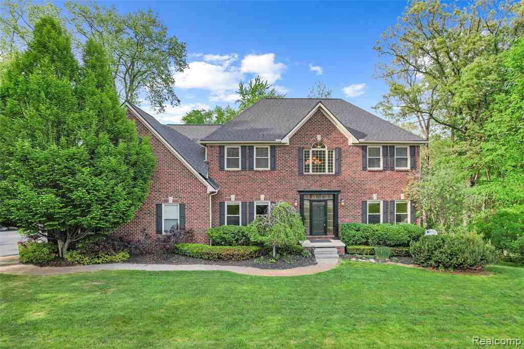 Homes For Sale - 10099 Fernbrooke Drive <br/> Brighton, MI 48116