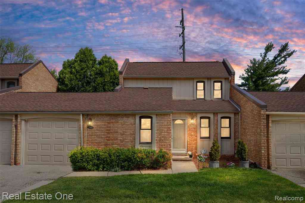 Condo For Sale - 2903 Moon Lake Drive <br/> West Bloomfield, MI 48323