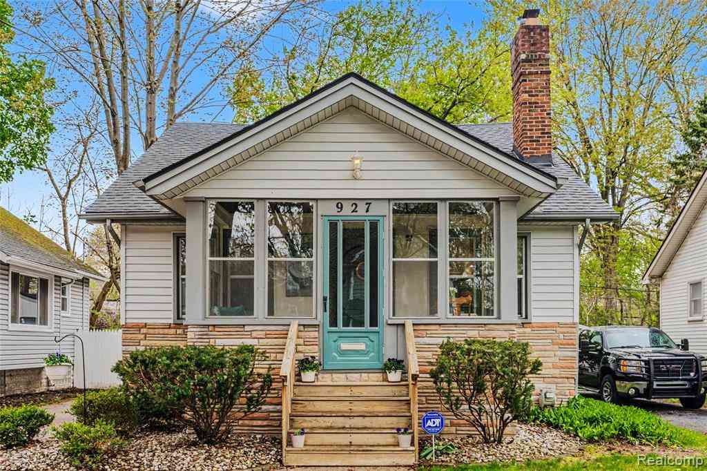 Homes For Sale - 927 N Maple Avenue <br/> Royal Oak, MI 48067