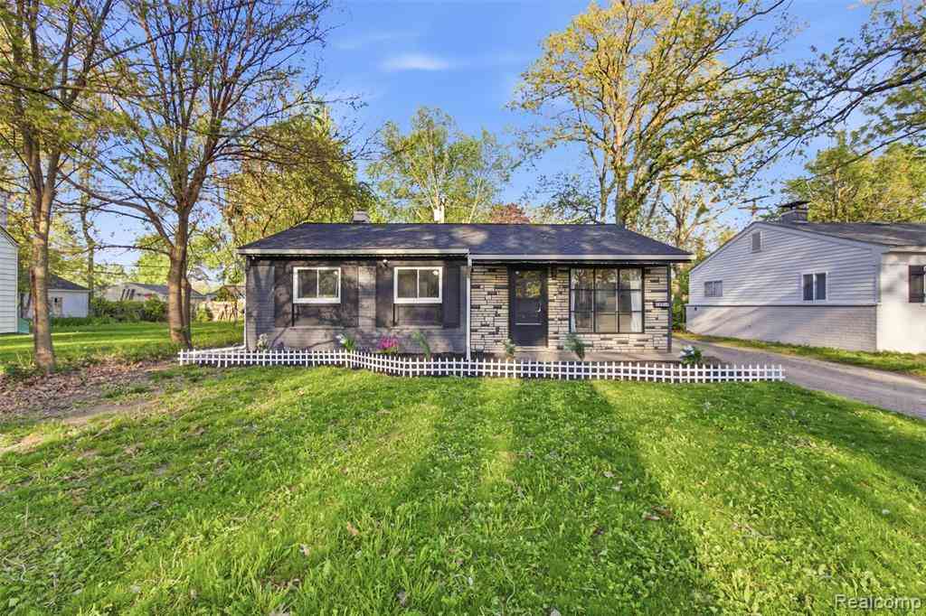 Homes For Sale - 28032 Fairfax Street <br/> Southfield, MI 48076