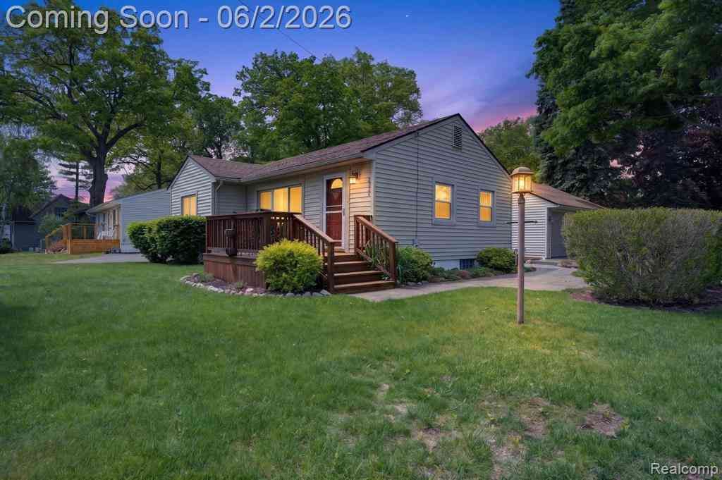 Homes For Sale - 3993 Maiden Street <br/> Oakland County, Waterford, MI 48329