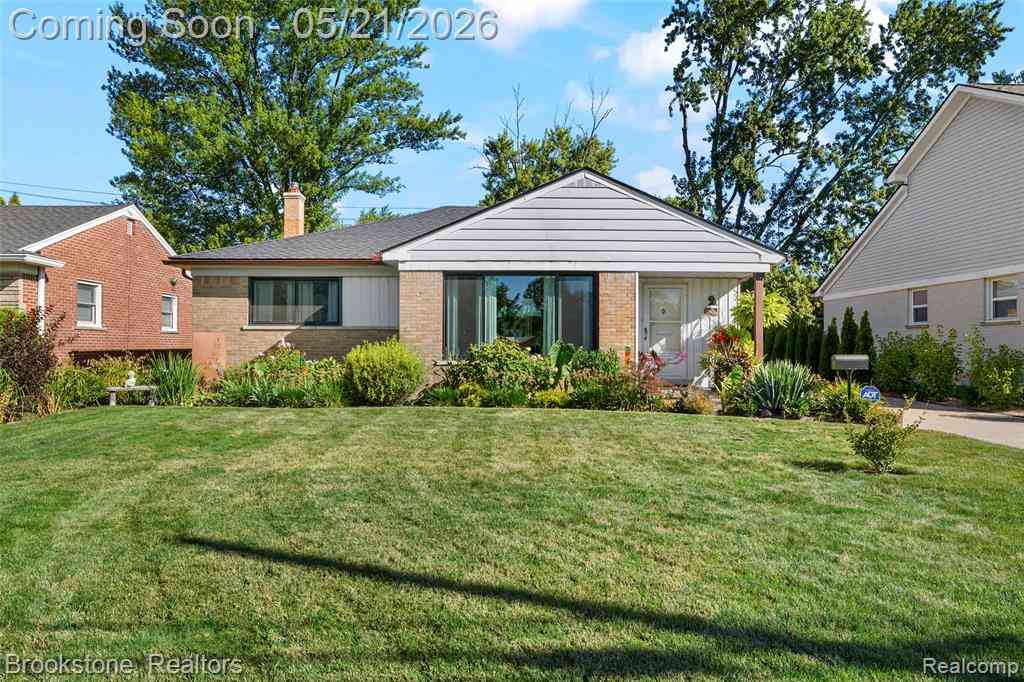 Homes For Sale - 18474 Beverly Road <br/> Oakland County, Beverly Hills, MI 48025