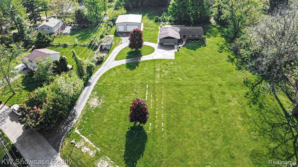 Homes For Sale - 2572 Ridge Road <br/> Oakland County, White Lake, MI 48383
