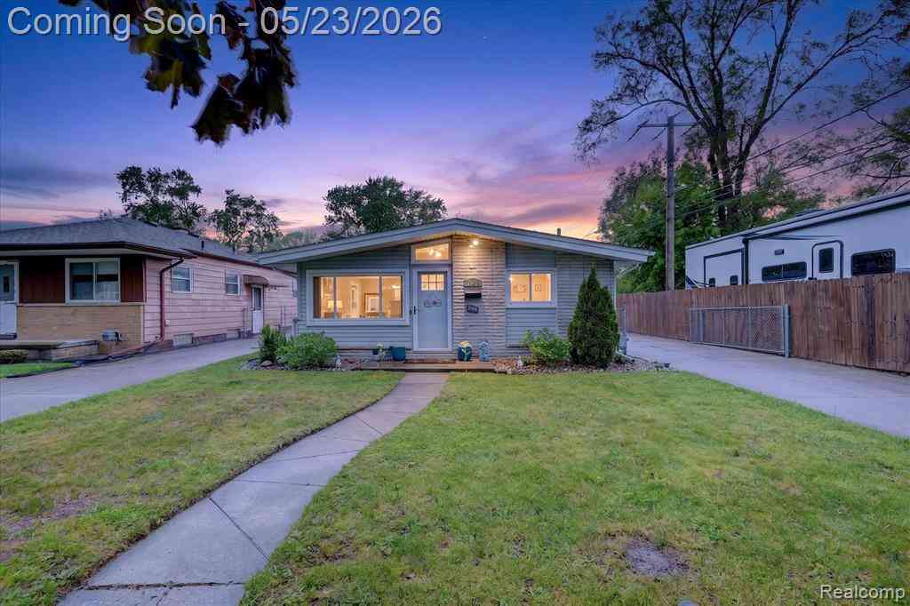 Homes For Sale - 19033 Gillman Street <br/> Livonia, MI 48152