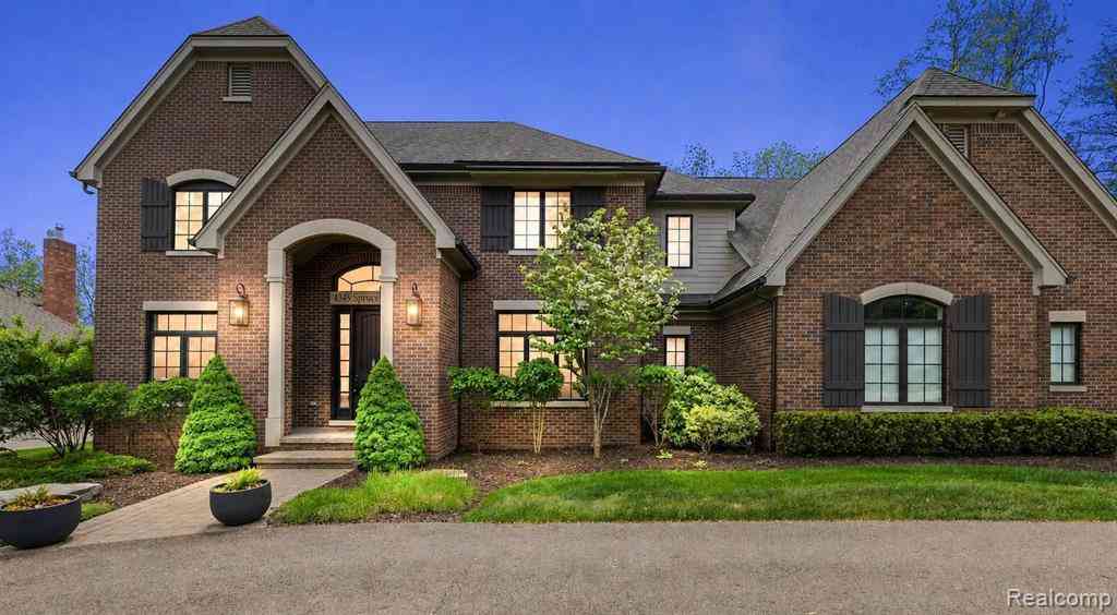 Homes For Sale - 4345 Spruce Hill Lane <br/> Bloomfield Hills, MI 48301
