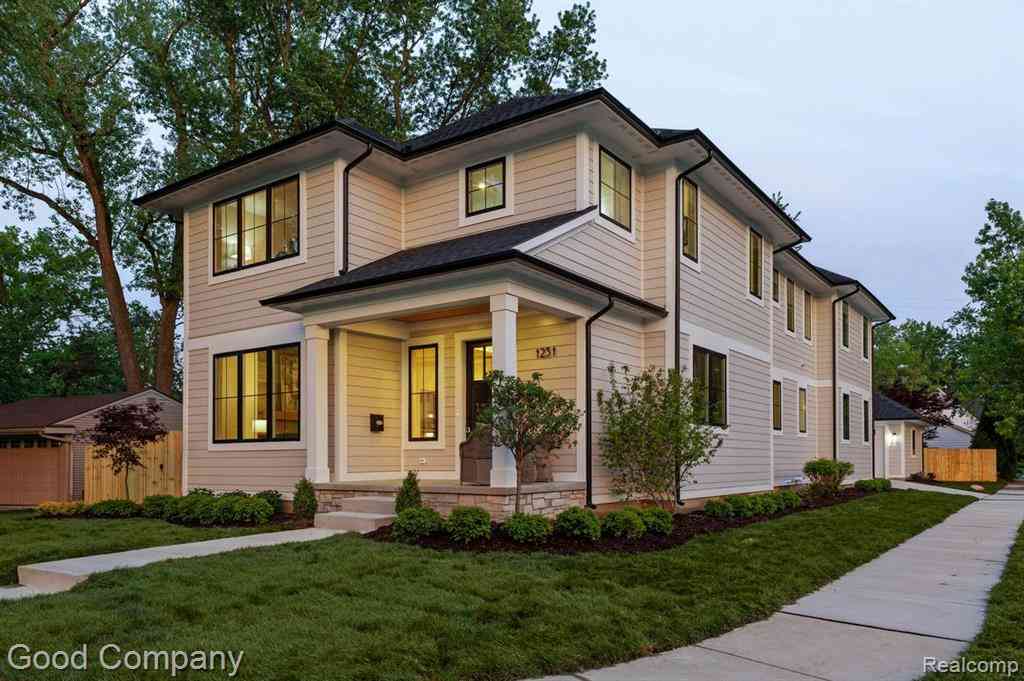 Homes For Sale - 1231 Woodsboro Drive <br/> Royal Oak, MI 48067