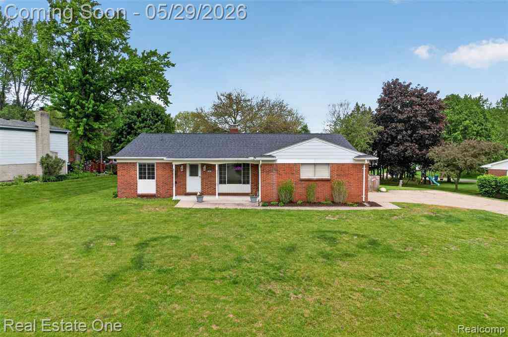 Homes For Sale - 2802 Costa Mesa Road <br/> Oakland County, Waterford, MI 48329