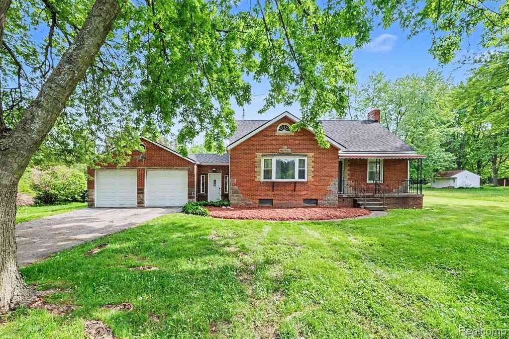 Homes For Sale - 1093 W Maple Avenue <br/> Genesee County, Burton, MI 48507