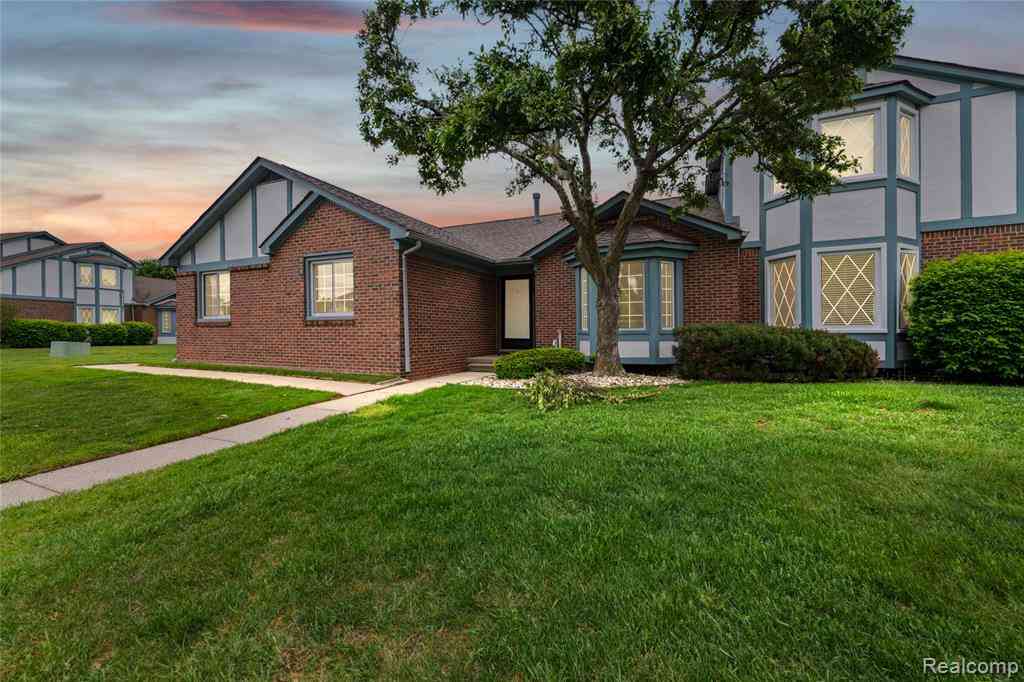 Condo For Sale - 45511 Dover Drive <br/> Macomb, MI 48044