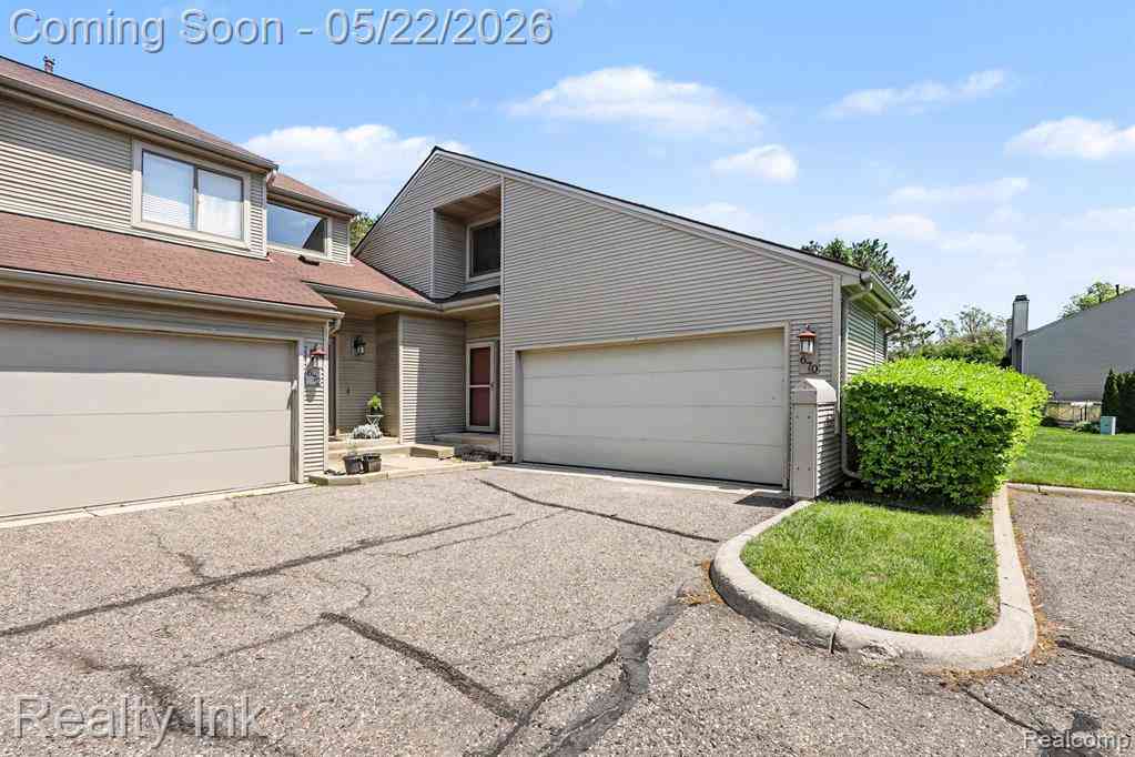 Condo For Sale - 670 Camden Court <br/> Rochester, MI 48307