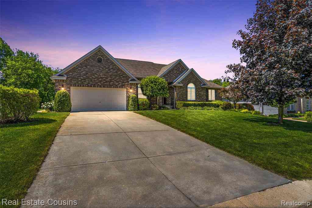 Homes For Sale - 4344 Oak Tree Court <br/> Fenton, MI 48430