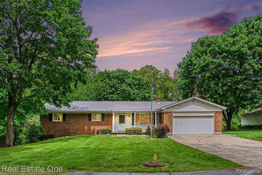 Homes For Sale - 8780 Big Lake Road <br/> Clarkston, MI 48346