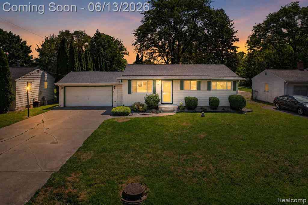 Homes For Sale - 4141 Bristolwood Drive <br/> Flint, MI 48507
