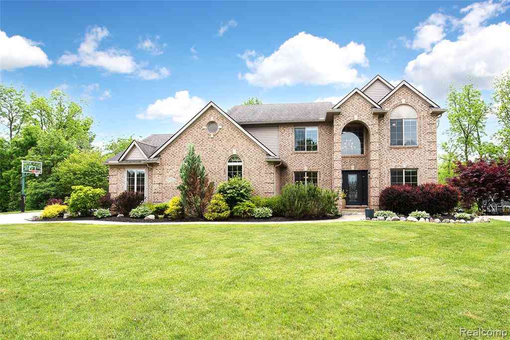 Homes For Sale - 58721 Carriage Lane <br/> South Lyon, MI 48178