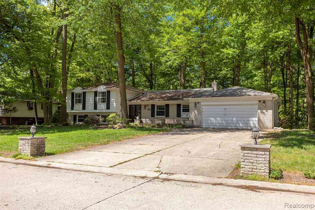 Homes For Sale - 21257 Woodfarm Drive <br/> Northville, MI 48167