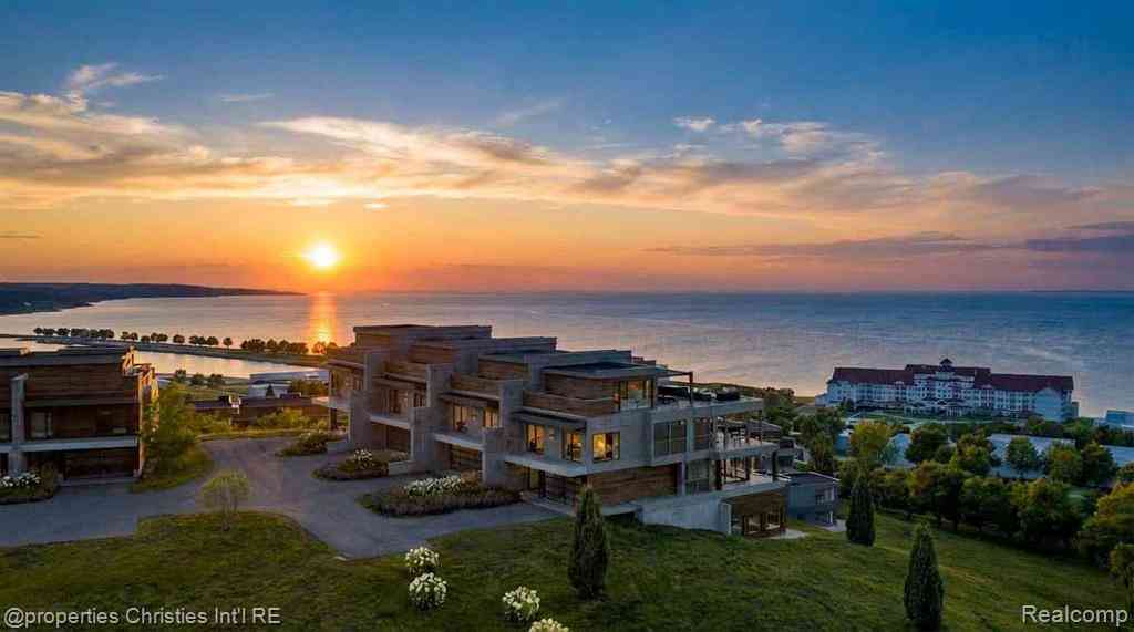 Condo For Sale - 3575 Charlevoix Avenue  #10<br/> Petoskey, MI 49770