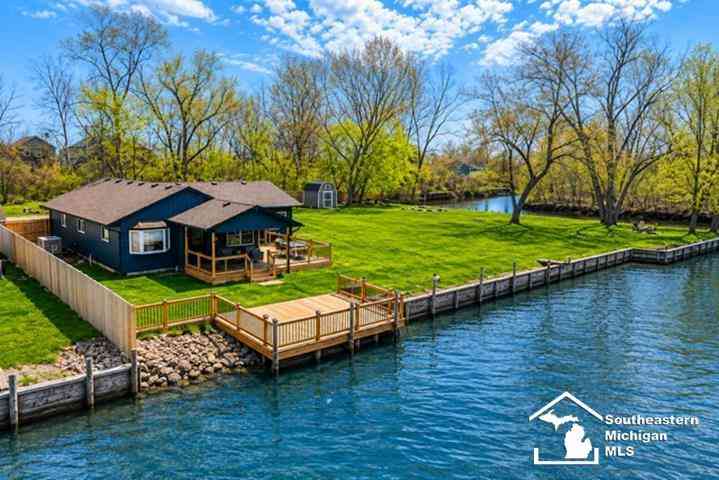 Homes For Sale - 35342 Lake Drive <br/> Wayne County, Brownstown, MI 48173