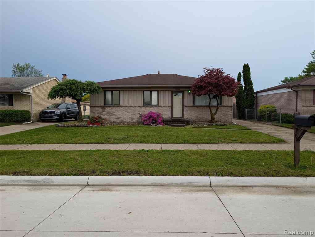 Homes For Sale - 16318 Wellington Avenue <br/> Macomb County, Roseville, MI 48066