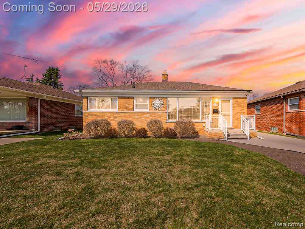 Homes For Sale - 8634 Allen Road <br/> Allen Park, MI 48101