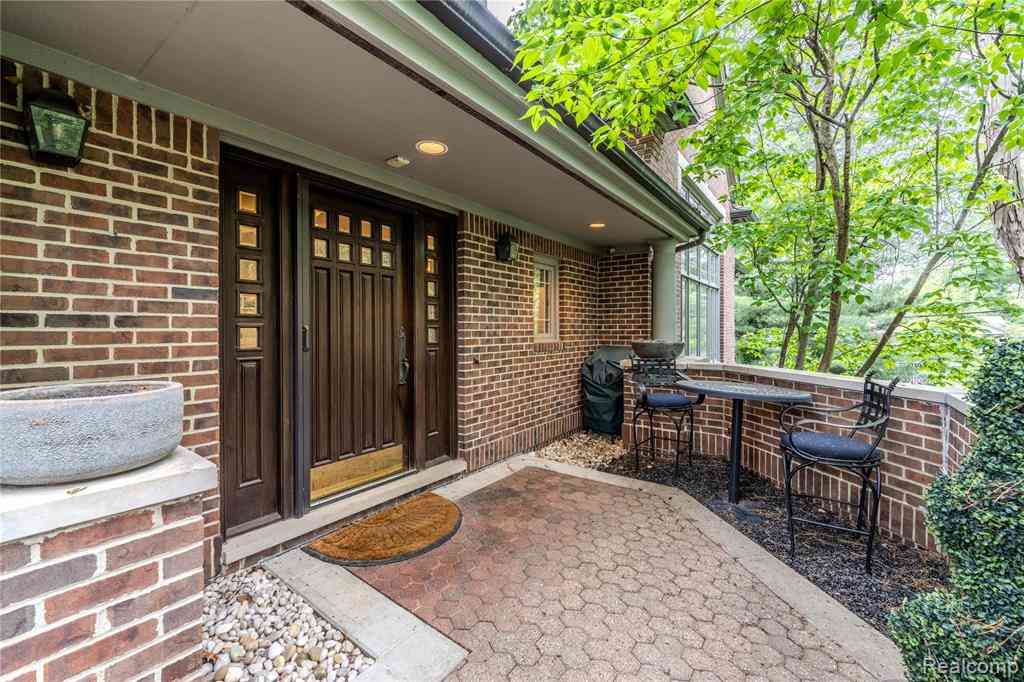 Condo For Sale - 4054 Cranbrook Court <br/> Bloomfield Hills, MI 48301