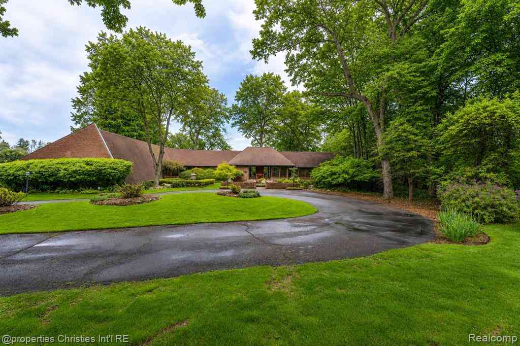 Homes For Sale - 291 Barden Road <br/> Bloomfield Hills, MI 48304