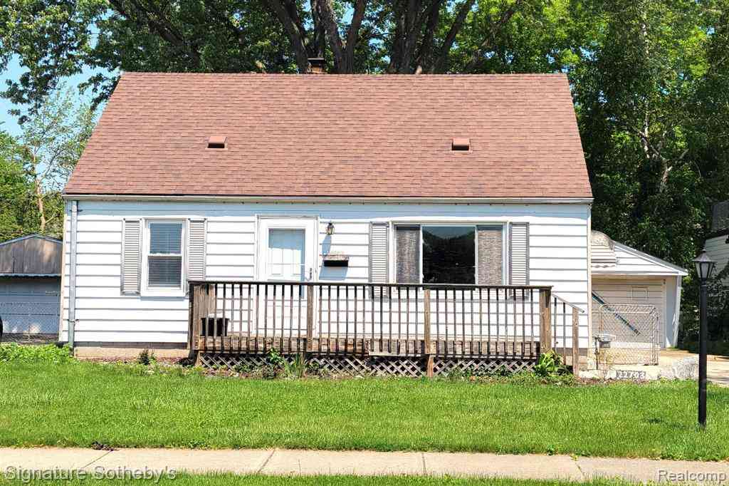 Homes For Sale - 22703 Ridgeway Street <br/> Saint Clair Shores, MI 48080