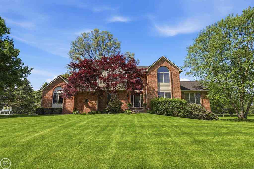 Homes For Sale - 7554 Cedar Creek Drive <br/> Oakland County, White Lake, MI 48383