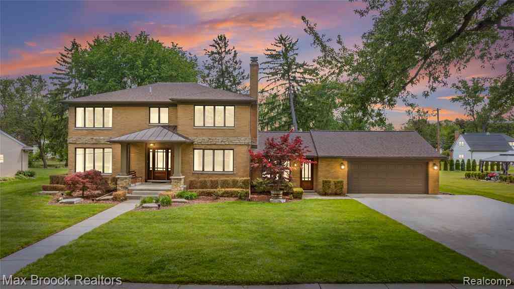 Homes For Sale - 18341 Warwick Street W W<br/> Oakland County, Beverly Hills, MI 48025