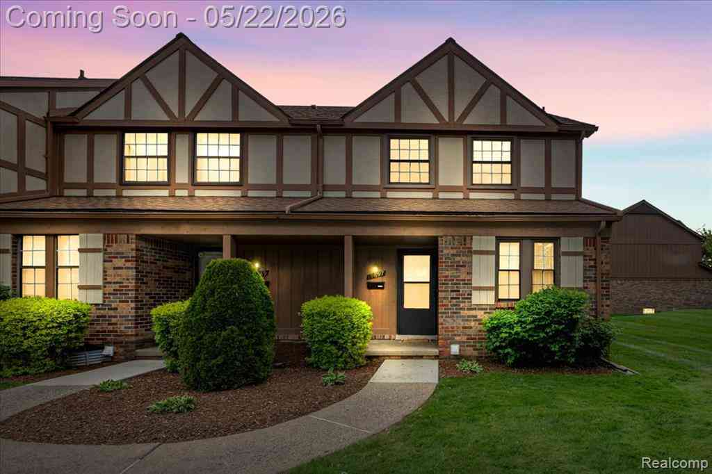 Condo For Sale - 19697 Raleigh Circle N N<br/> Southfield, MI 48076