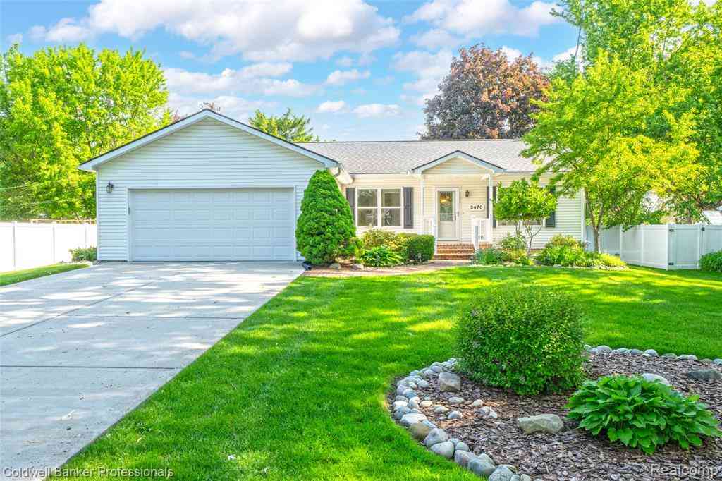 Homes For Sale - 2470 Winkleman Drive <br/> Oakland County, Waterford, MI 48329