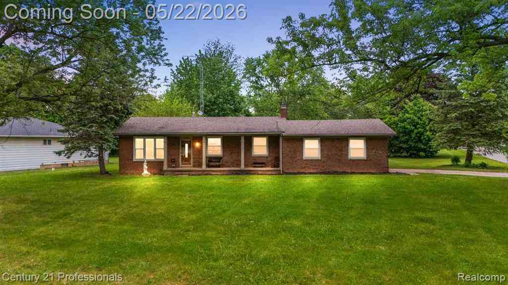 Homes For Sale - 4255 Whispering Oak Drive <br/> Flint, MI 48507