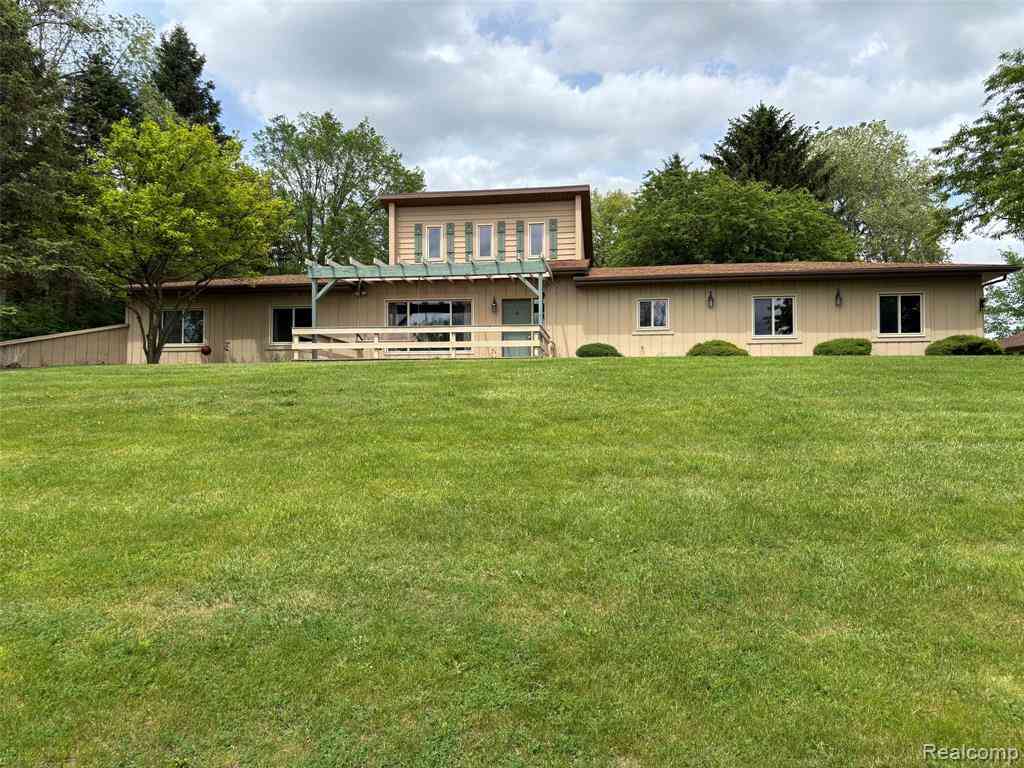 Homes For Sale - 885 Lake Forest Drive <br/> Lapeer, MI 48446