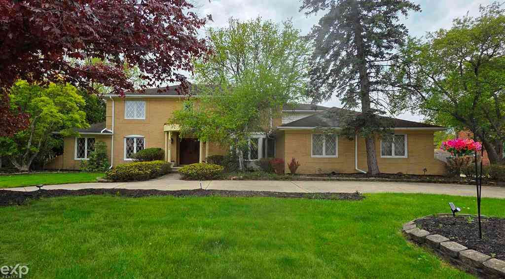 Homes For Sale - 23223 Bellwood Drive <br/> Southfield, MI 48034