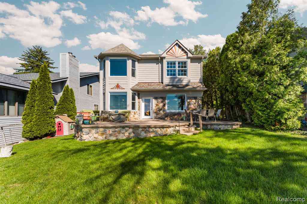 Homes For Sale - 9350 Silverside  <br/> South Lyon, MI 48178