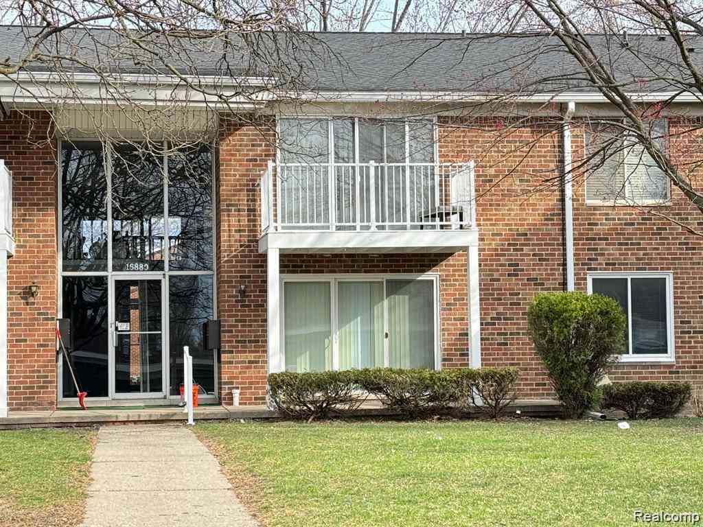 Condo For Rent - 16880 Edloytom Way  #137<br/> Clinton Township, MI 48038