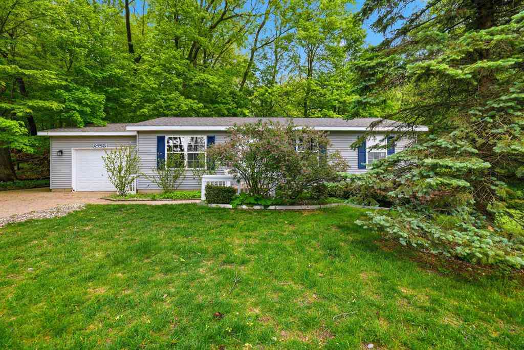 Homes For Sale - 8759 Brower Lake Drive Ne NE<br/> Rockford, MI 49341