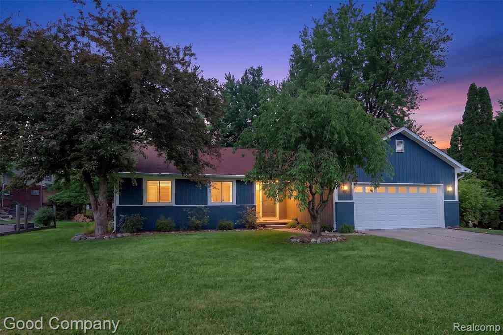 Homes For Sale - 933 Gallaland Avenue <br/> Rochester, MI 48307