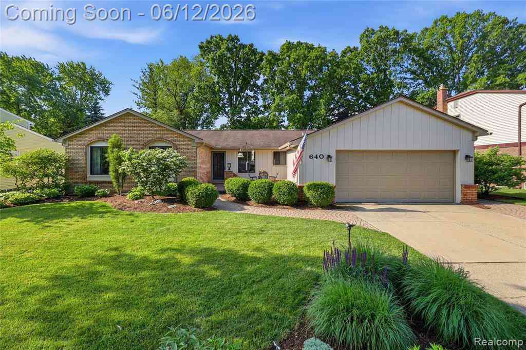 Homes For Sale - 640 Longfellow Drive <br/> Troy, MI 48085