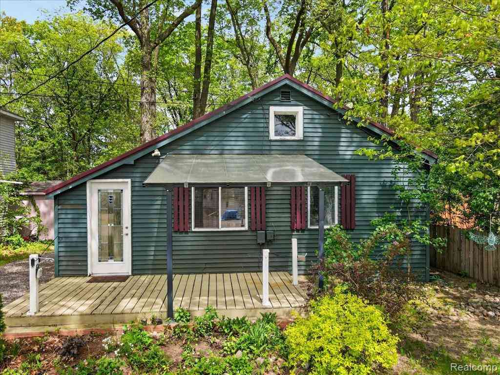 Homes For Sale - 2086 Miles Road <br/> Lapeer, MI 48446