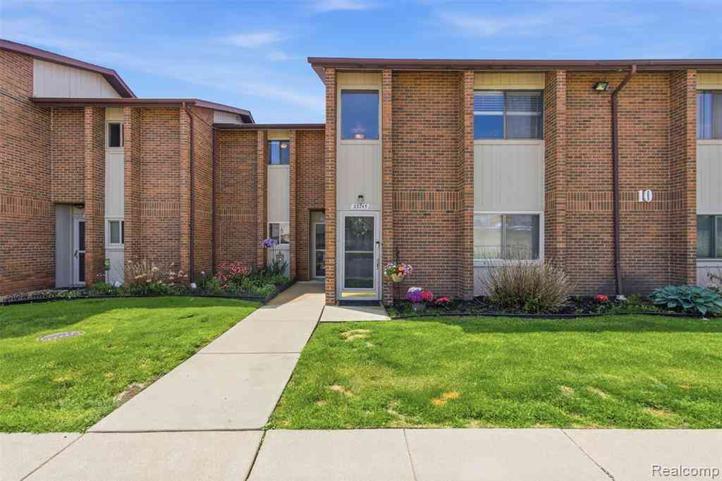 Condo For Sale - 33745 Pondview Circle <br/> Livonia, MI 48152