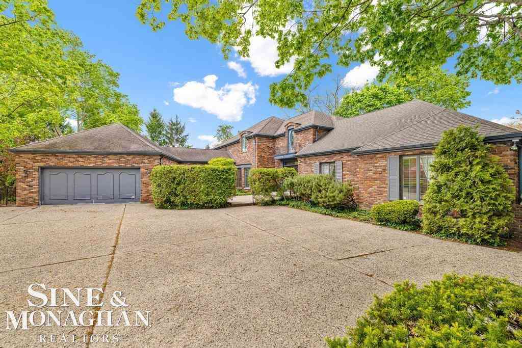 Homes For Sale - 19 Stratton Place <br/> Wayne County, Grosse Pointe Shores, MI 48236