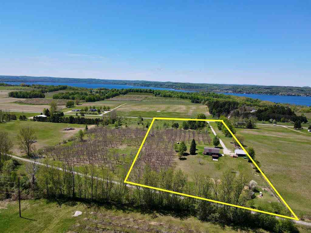 Homes For Sale - 7825 S Lake Leelanau Drive <br/> Traverse City, MI 49684