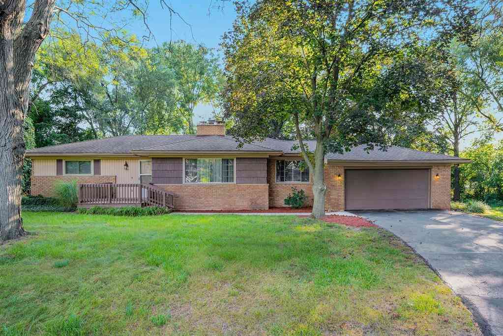 Homes For Rent - 24447 Bloomington Court <br/> Franklin, MI 48025